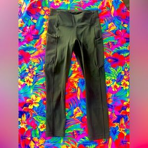 Luluemon Size 2 Speed Up Crop 21” Leggings Black